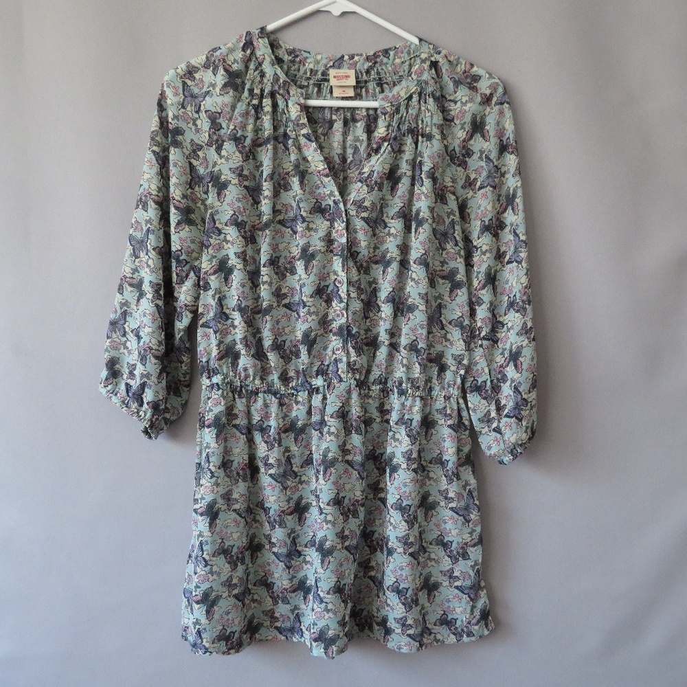 X MOSSIMO HALF BUTTON DOWN 3/4 BUTTERFLY PRINT TOP